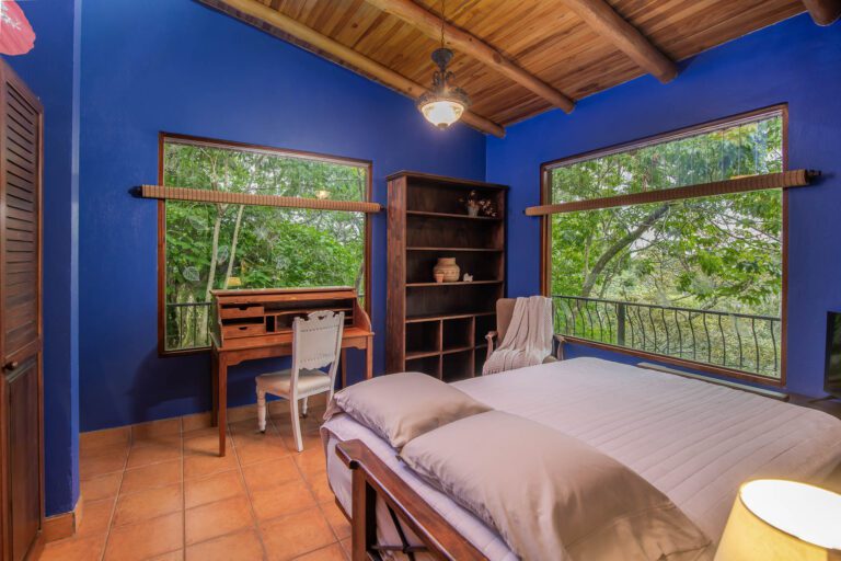 CasitaBlueRoomSide